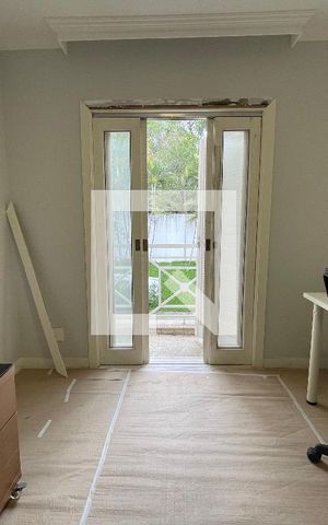 Casa de condomínio para alugar com 300m², 5 quartos e 4 vagas Casa de condomínio para alugar com 300m², 5 quartos e 4 vagasQuarto 3