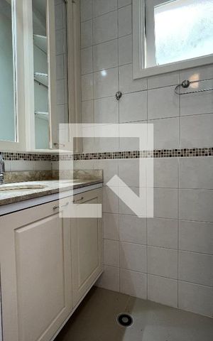 Casa de condomínio para alugar com 300m², 5 quartos e 4 vagas Casa de condomínio para alugar com 300m², 5 quartos e 4 vagasBanheiro da Suíte 1