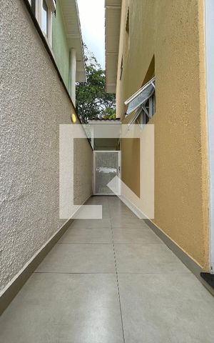Casa de condomínio para alugar com 300m², 5 quartos e 4 vagas Casa de condomínio para alugar com 300m², 5 quartos e 4 vagasCorredor