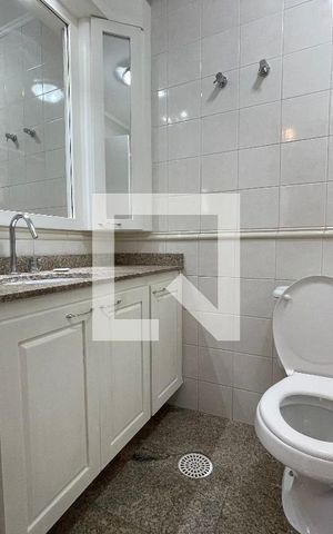 Casa de condomínio para alugar com 300m², 5 quartos e 4 vagas Casa de condomínio para alugar com 300m², 5 quartos e 4 vagasBanheiro da Suíte 3