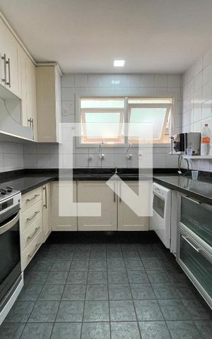 Casa de condomínio para alugar com 300m², 5 quartos e 4 vagas Casa de condomínio para alugar com 300m², 5 quartos e 4 vagasCozinha
