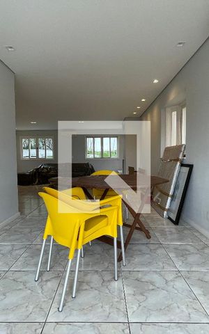 Casa de condomínio para alugar com 300m², 5 quartos e 4 vagas Casa de condomínio para alugar com 300m², 5 quartos e 4 vagasSala