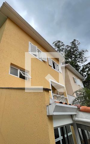 Casa de condomínio para alugar com 300m², 5 quartos e 4 vagas Casa de condomínio para alugar com 300m², 5 quartos e 4 vagasFachada