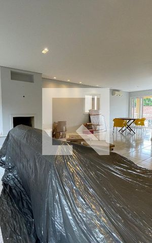 Casa de condomínio para alugar com 300m², 5 quartos e 4 vagas Casa de condomínio para alugar com 300m², 5 quartos e 4 vagasSala