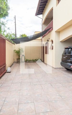 Casa à venda com 352m², 4 quartos e 4 vagasGaragem