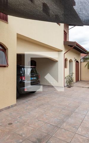 Casa à venda com 352m², 4 quartos e 4 vagasGaragem