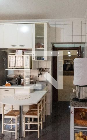 Casa à venda com 352m², 4 quartos e 4 vagasCozinha