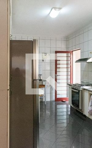 Casa à venda com 352m², 4 quartos e 4 vagasCozinha