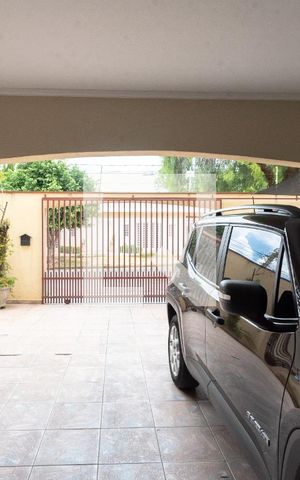 Casa à venda com 352m², 4 quartos e 4 vagasGaragem