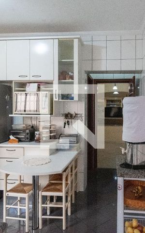 Casa à venda com 352m², 4 quartos e 4 vagasCozinha