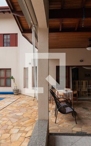Casa à venda com 352m², 4 quartos e 4 vagasPiscina