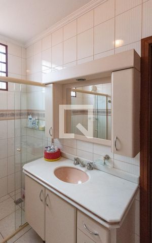 Casa à venda com 352m², 4 quartos e 4 vagasBanheiro da Suíte 2