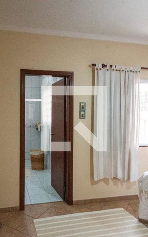 Casa à venda com 352m², 4 quartos e 4 vagasSuíte 3