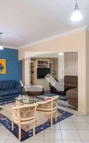 Casa à venda com 352m², 4 quartos e 4 vagasSala