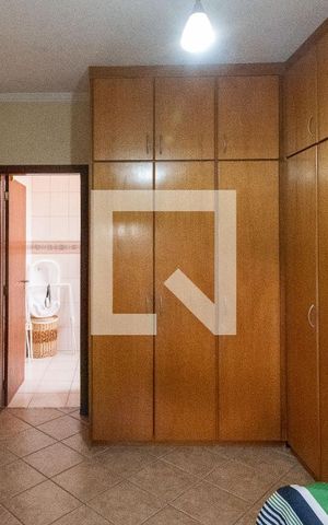 Casa à venda com 352m², 4 quartos e 4 vagasSuíte 2