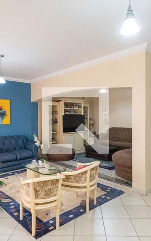 Casa à venda com 352m², 4 quartos e 4 vagasSala