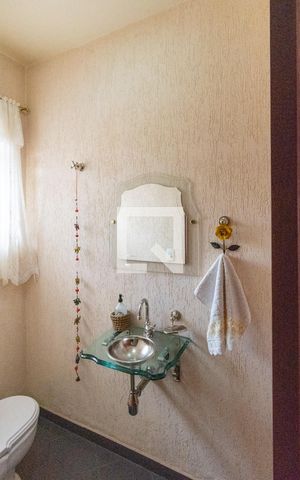 Casa à venda com 352m², 4 quartos e 4 vagasLavabo