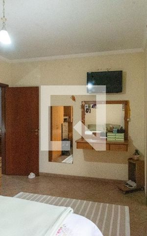 Casa à venda com 352m², 4 quartos e 4 vagasSuíte 3