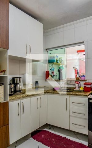 Casa à venda com 133m², 3 quartos e 2 vagas Casa à venda com 133m², 3 quartos e 2 vagasCozinha