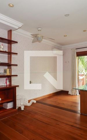 Casa à venda com 1200m², 4 quartos e 5 vagas Casa à venda com 1200m², 4 quartos e 5 vagasSuíte 2