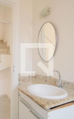 Casa de condomínio à venda com 107m², 3 quartos e 2 vagasLavabo