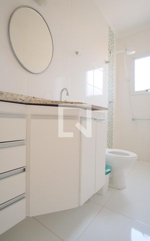 Casa de condomínio à venda com 107m², 3 quartos e 2 vagasLavabo