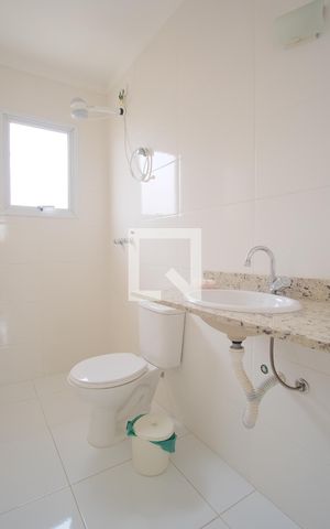 Casa de condomínio à venda com 107m², 3 quartos e 2 vagasBanheiro da Suíte 1