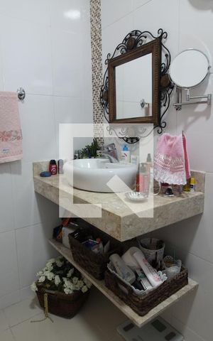Casa à venda com 224m², 4 quartos e 3 vagasQuarto 3 - Banheiro da Suíte