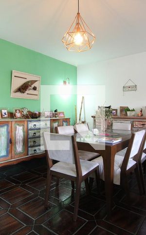 Casa à venda com 224m², 4 quartos e 3 vagasSala