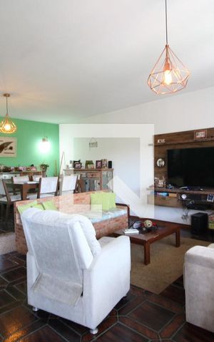 Casa à venda com 224m², 4 quartos e 3 vagasSala