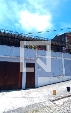 Casa à venda com 224m², 4 quartos e 3 vagas Casa à venda com 224m², 4 quartos e 3 vagasFachada com Placa Quinto Andar