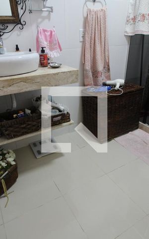 Casa à venda com 224m², 4 quartos e 3 vagasQuarto 3 - Banheiro da Suíte
