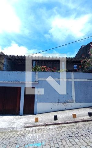 Casa à venda com 224m², 4 quartos e 3 vagas Casa à venda com 224m², 4 quartos e 3 vagasFachada com Placa Quinto Andar