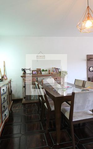 Casa à venda com 224m², 4 quartos e 3 vagasSala