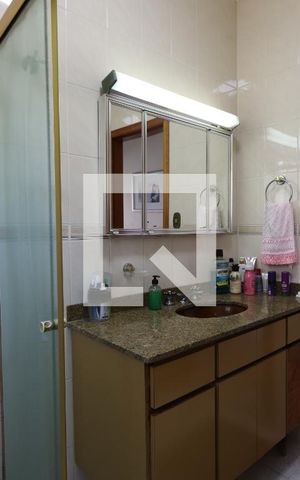 Casa à venda com 200m², 3 quartos e 2 vagasBanheiro