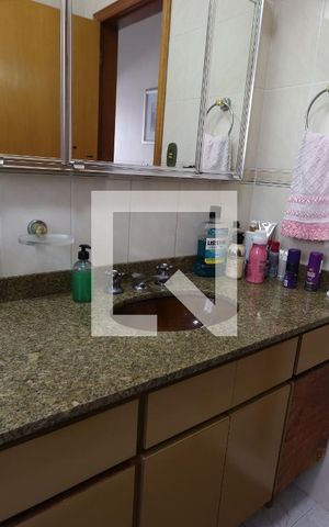 Casa à venda com 200m², 3 quartos e 2 vagasBanheiro