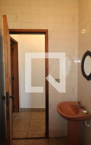 Casa para alugar com 260m², 5 quartos e 8 vagasEdícula - Banheiro