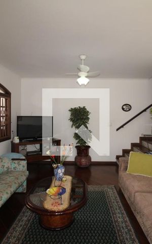 Casa para alugar com 260m², 5 quartos e 8 vagasSala