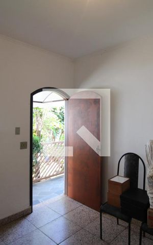 Casa para alugar com 260m², 5 quartos e 8 vagasEdícula - Sala