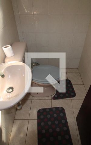 Casa para alugar com 260m², 5 quartos e 8 vagasÁrea de Serviço - Banheiro