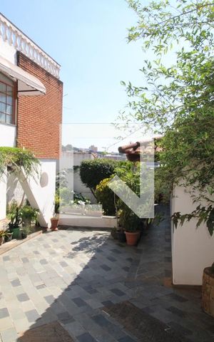 Casa para alugar com 260m², 5 quartos e 8 vagasQuintal