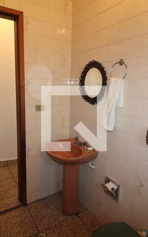 Casa para alugar com 260m², 5 quartos e 8 vagasEdícula - Banheiro