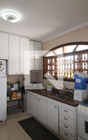 Casa para alugar com 260m², 5 quartos e 8 vagasCozinha
