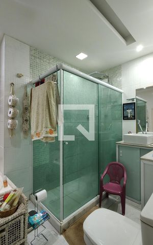 Casa de condomínio à venda com 275m², 3 quartos e 2 vagasBanheiro Social