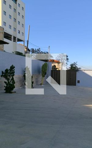 Casa à venda com 560m², 3 quartos e 5 vagas Casa à venda com 560m², 3 quartos e 5 vagasFachada