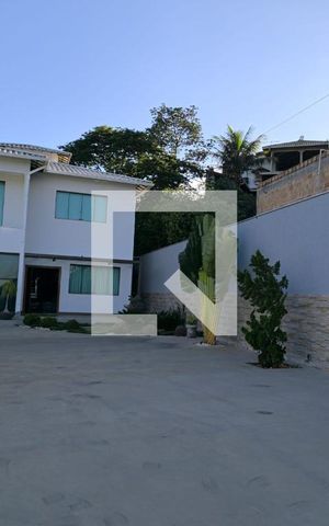 Casa à venda com 560m², 3 quartos e 5 vagas Casa à venda com 560m², 3 quartos e 5 vagasFachada