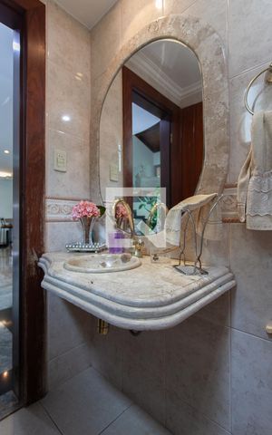 Casa à venda com 450m², 4 quartos e 4 vagas Casa à venda com 450m², 4 quartos e 4 vagasLavabo