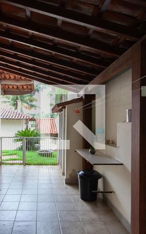 Casa à venda com 450m², 4 quartos e 4 vagas Casa à venda com 450m², 4 quartos e 4 vagasÁrea de Serviço
