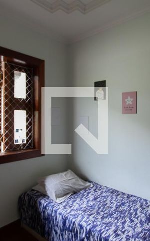 Casa à venda com 450m², 4 quartos e 4 vagas Casa à venda com 450m², 4 quartos e 4 vagasQuarto 2