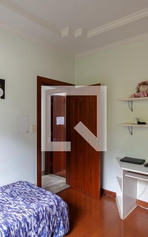 Casa à venda com 450m², 4 quartos e 4 vagas Casa à venda com 450m², 4 quartos e 4 vagasQuarto 2